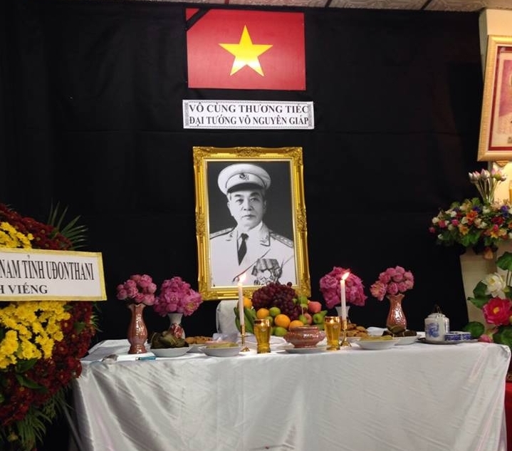 ชาวเวียดนามทั้งในและต่างประเทศแสดงความเศร้าเสียใจต่อการสูญเสียครั้งยิ่งใหญ่ของชาติ